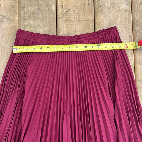 Club Monaco Skirt - Picture 7 of 10